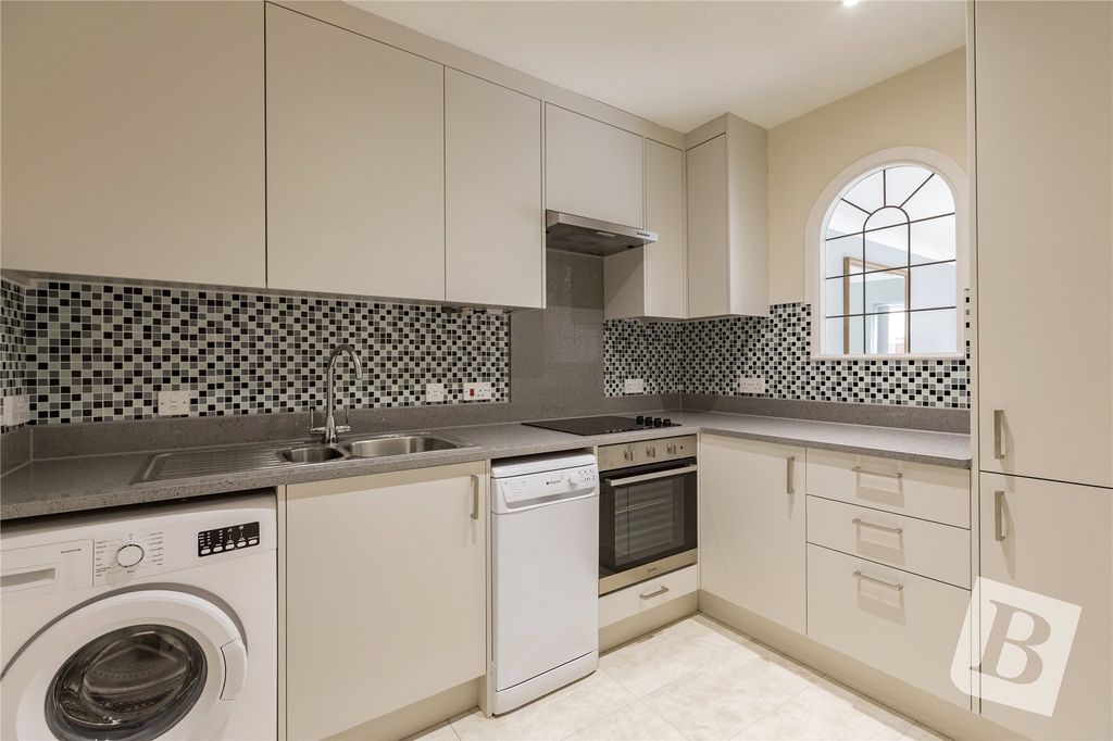 Property photo 2 of 11 Kitchen