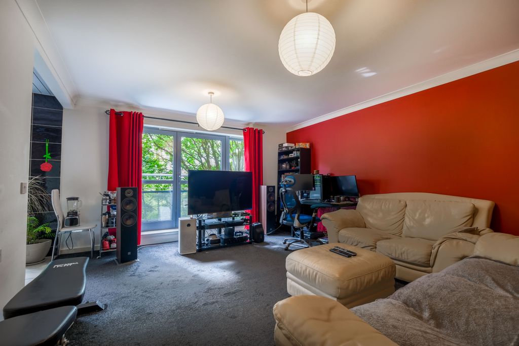 Property photo 2 of 24
