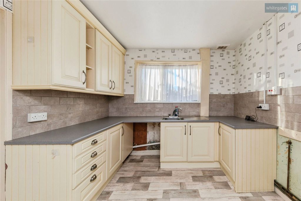 Property photo 3 of 18 Picture No. 02