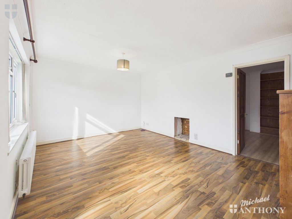 Property photo 2 of 14 Cam03852G0-Pr0600-Still003