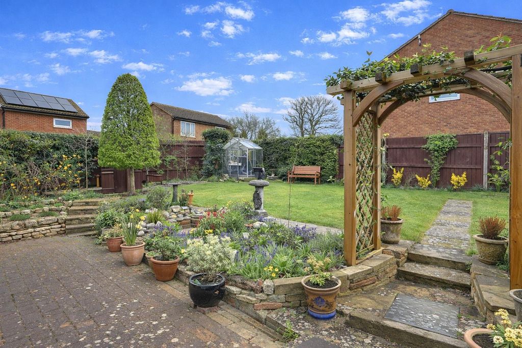 Property photo 2 of 11