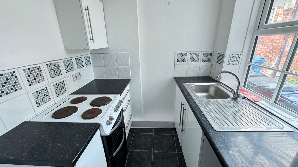 Property photo 3 of 7 Kitchen