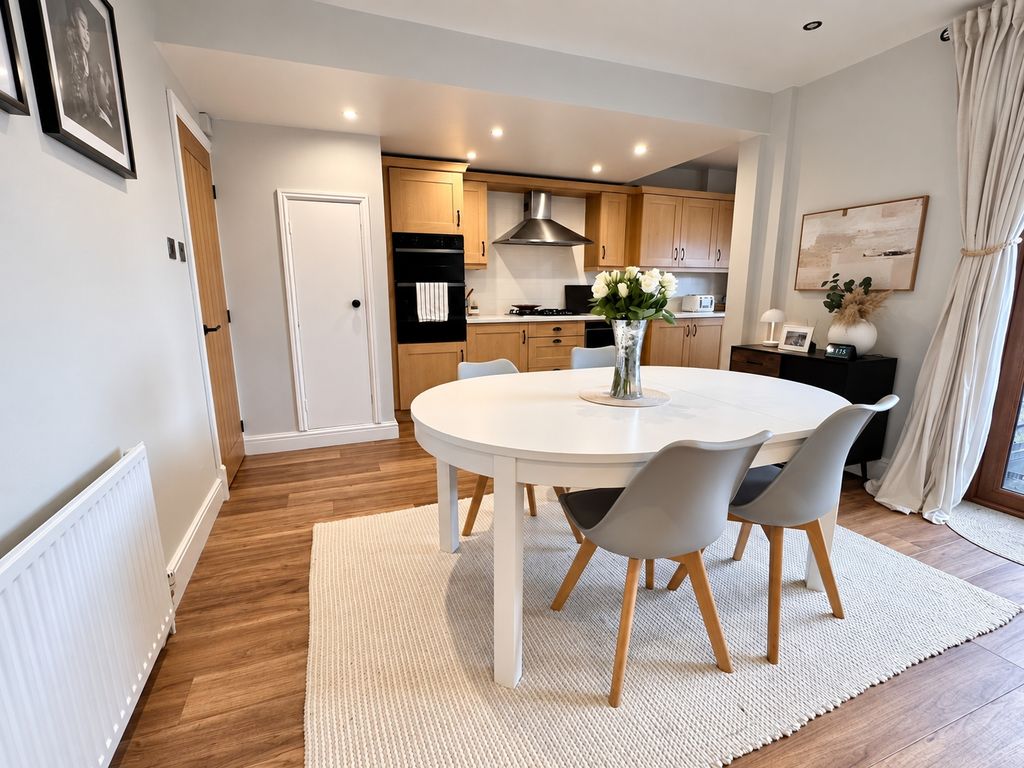 Property photo 3 of 22 Dining Kitchen