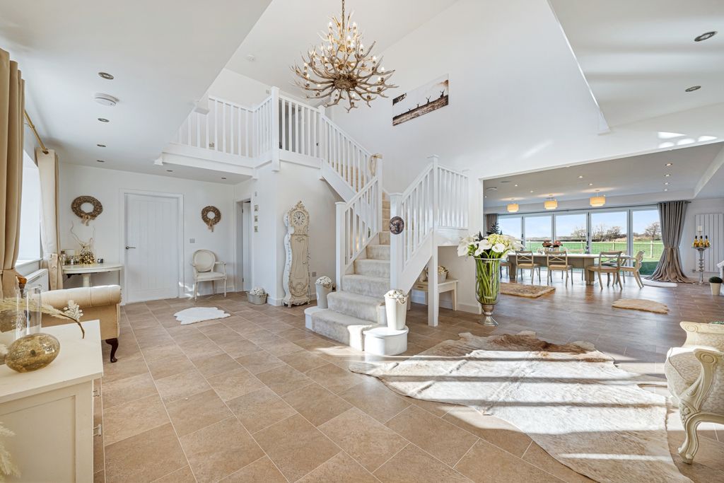 Property photo 2 of 63 Fox Fields-47