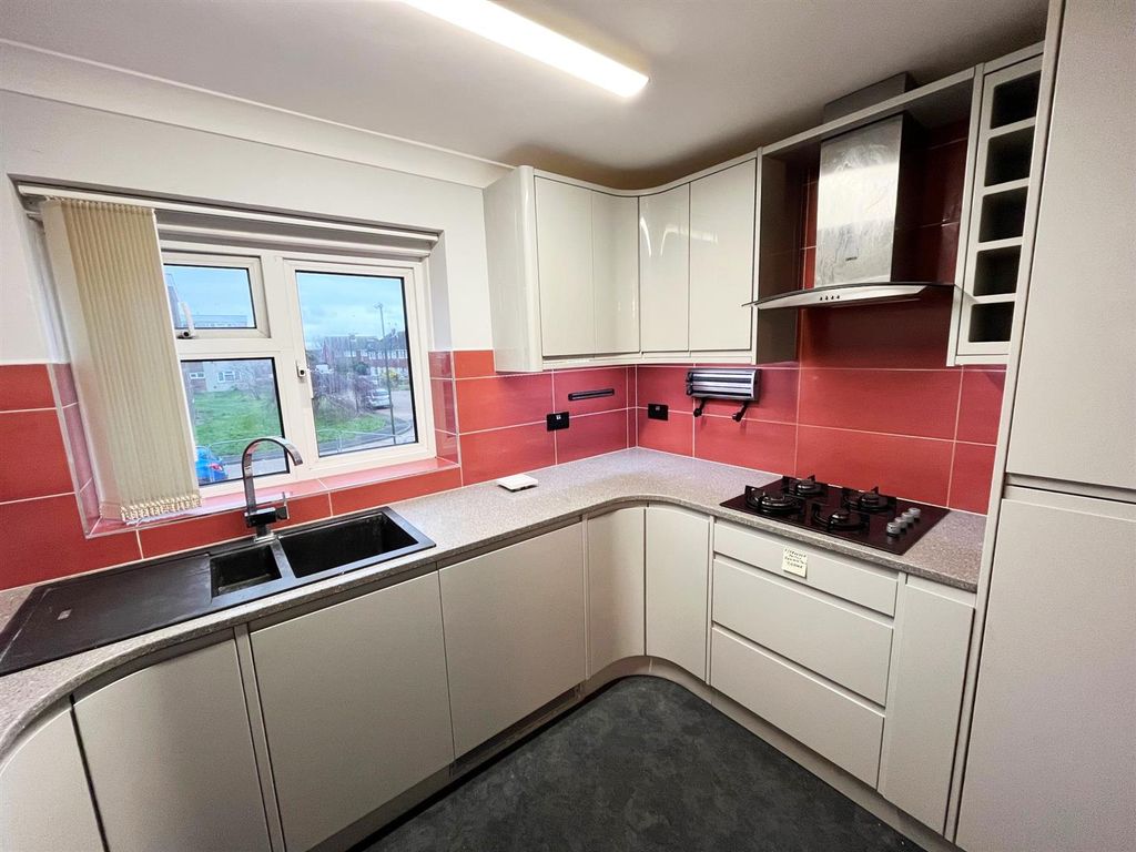 Property photo 3 of 10 Kitchen 3.Jpg