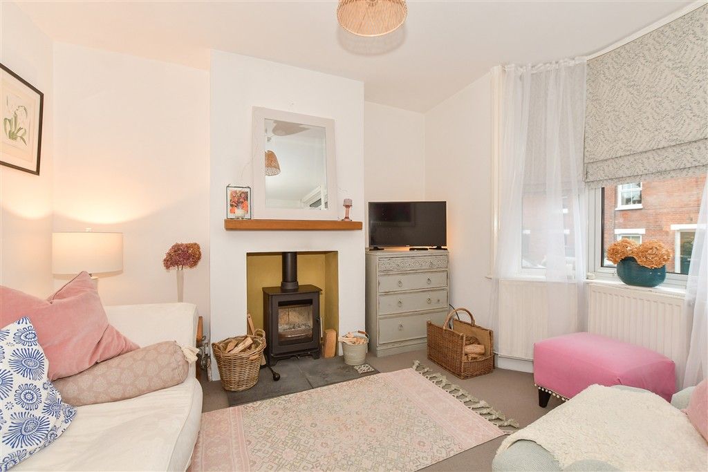 Property photo 3 of 13 Lounge