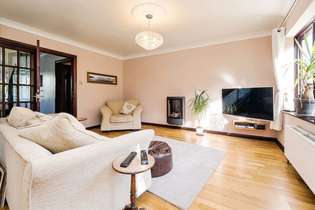 Property photo 2 of 43 Pbox-Img.Jpg