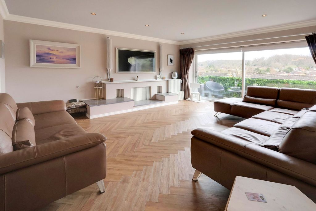 Property photo 2 of 21