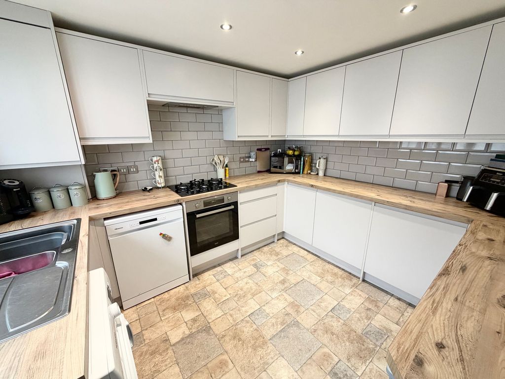 Property photo 3 of 14 Kitchen