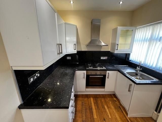 Property photo 2 of 10 Kitchen