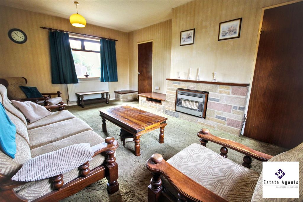 Property photo 3 of 11 Lounge