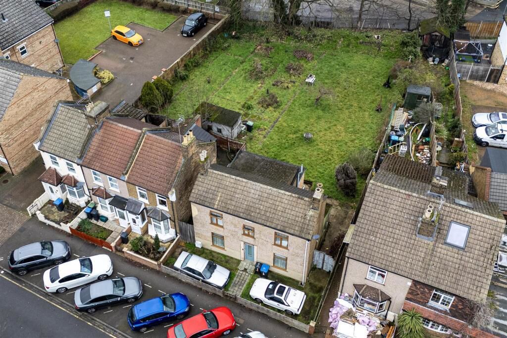 Property photo 2 of 28