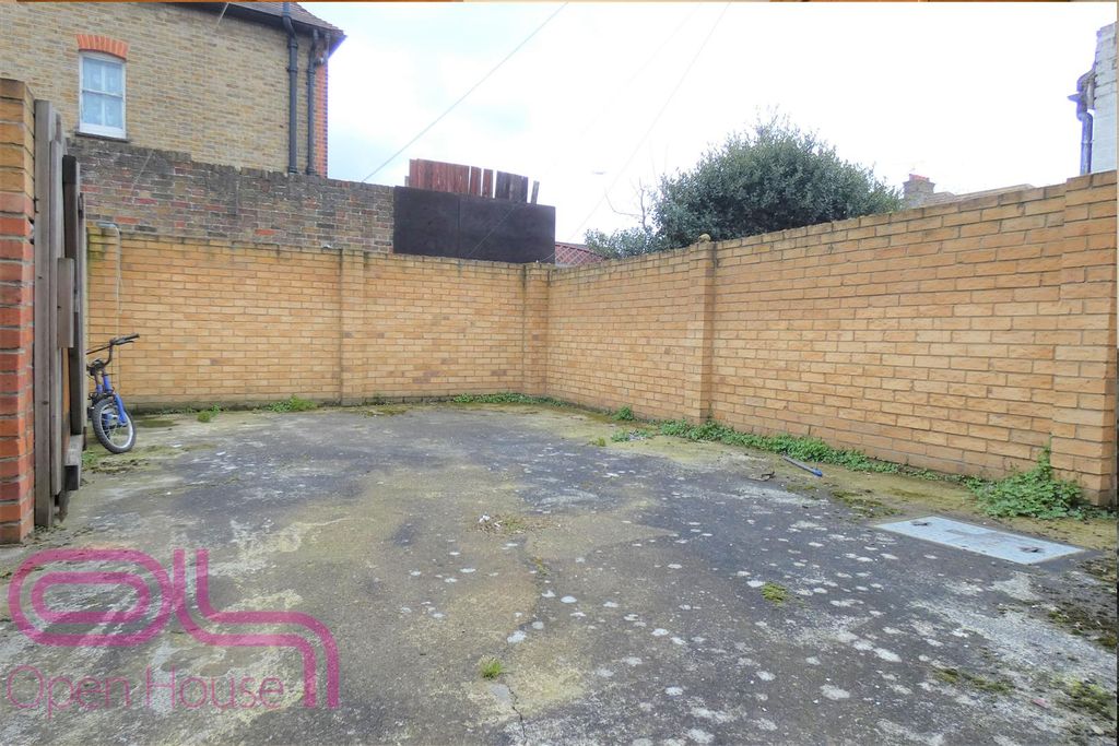 Property photo 3 of 8 Patio Garden.Jpg