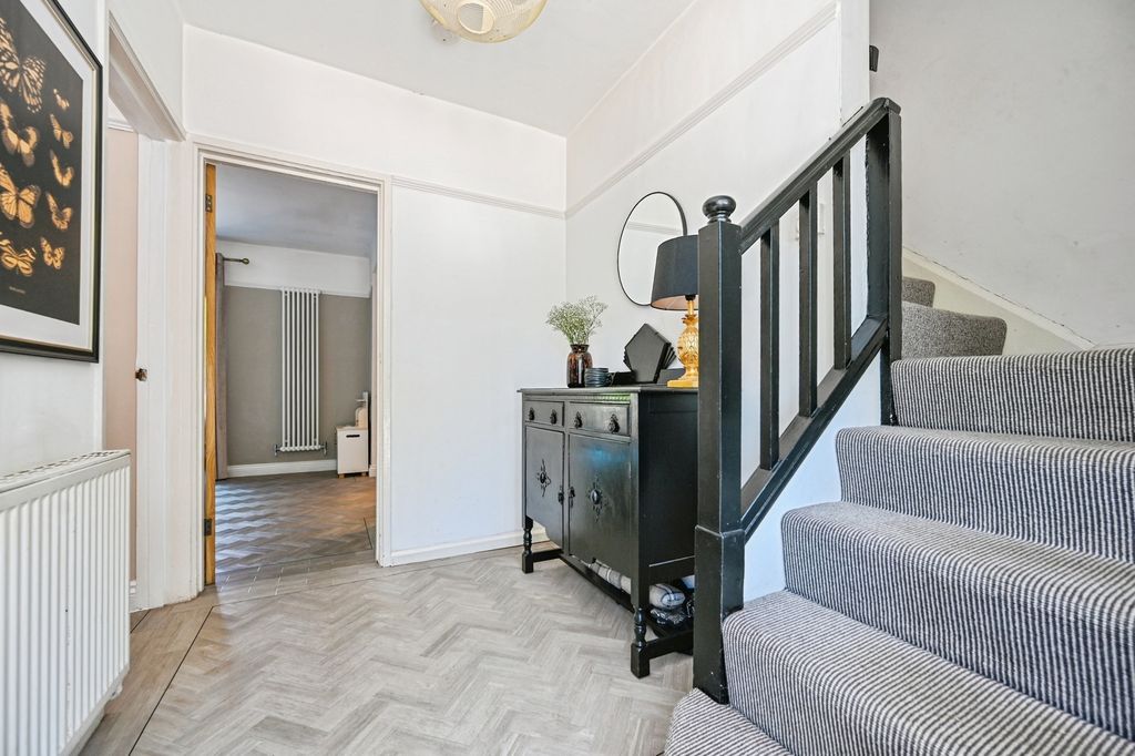 Property photo 3 of 18 Pbox-Img.Jpg