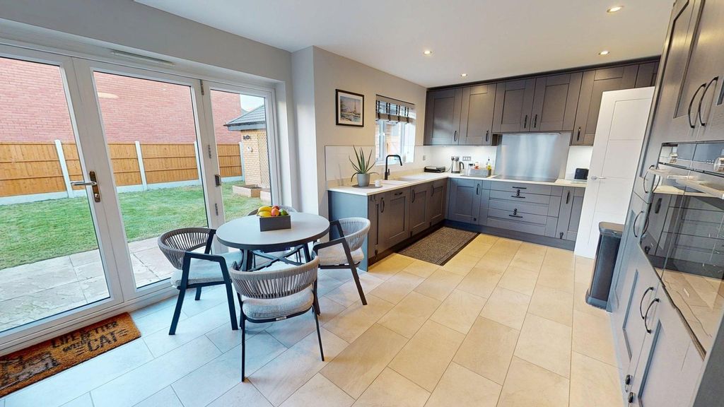 Property photo 2 of 15 West Street