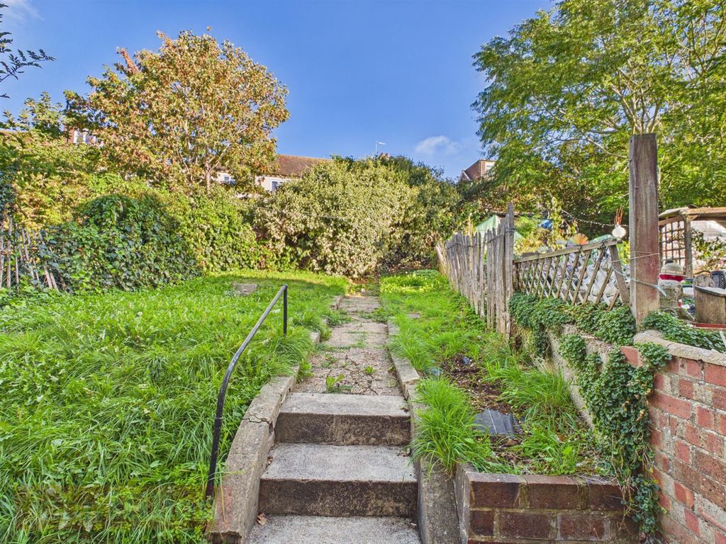Property photo 3 of 10 Cam03907G0-Pr0315-Still004.Jpg