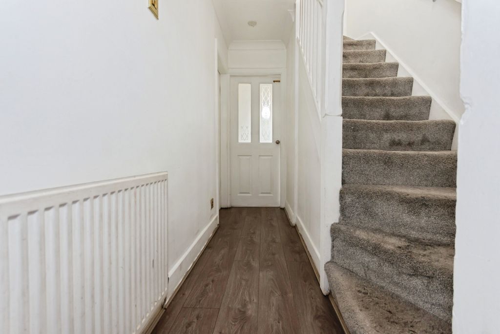 Property photo 2 of 17 Hallway