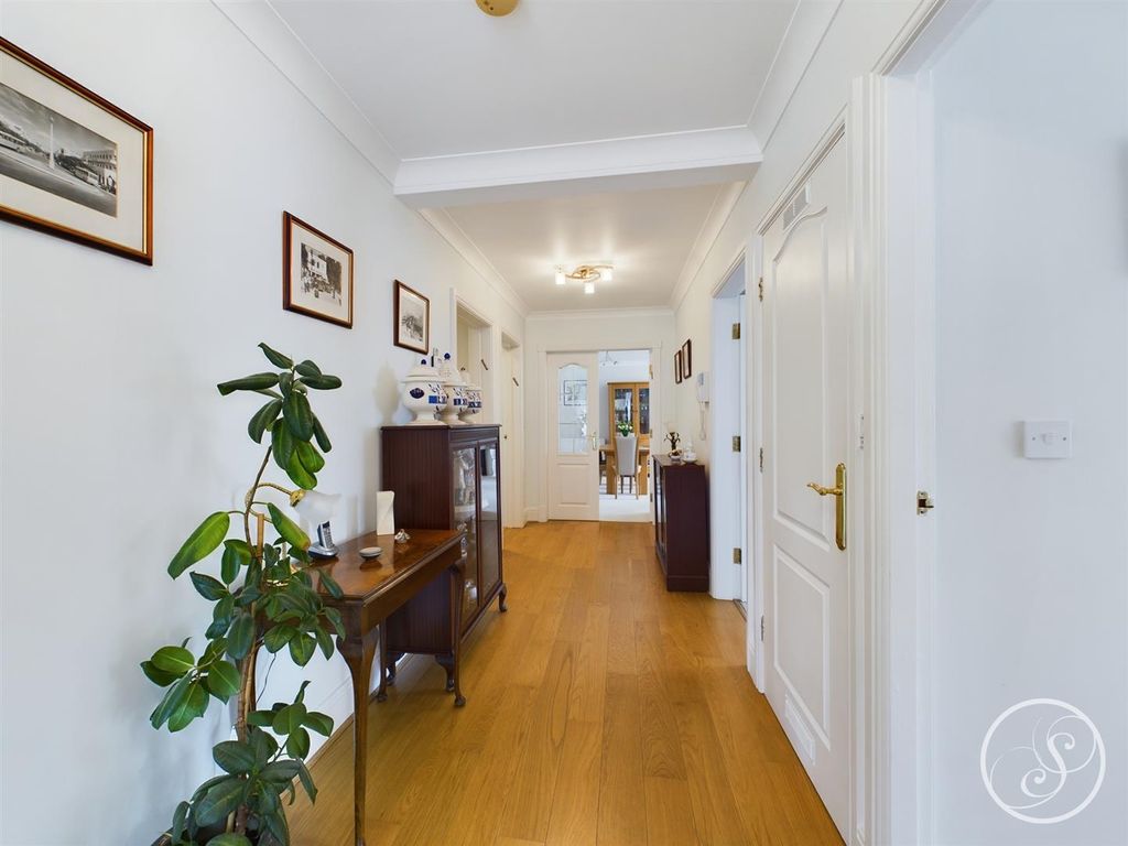 Property photo 2 of 23 Hallway