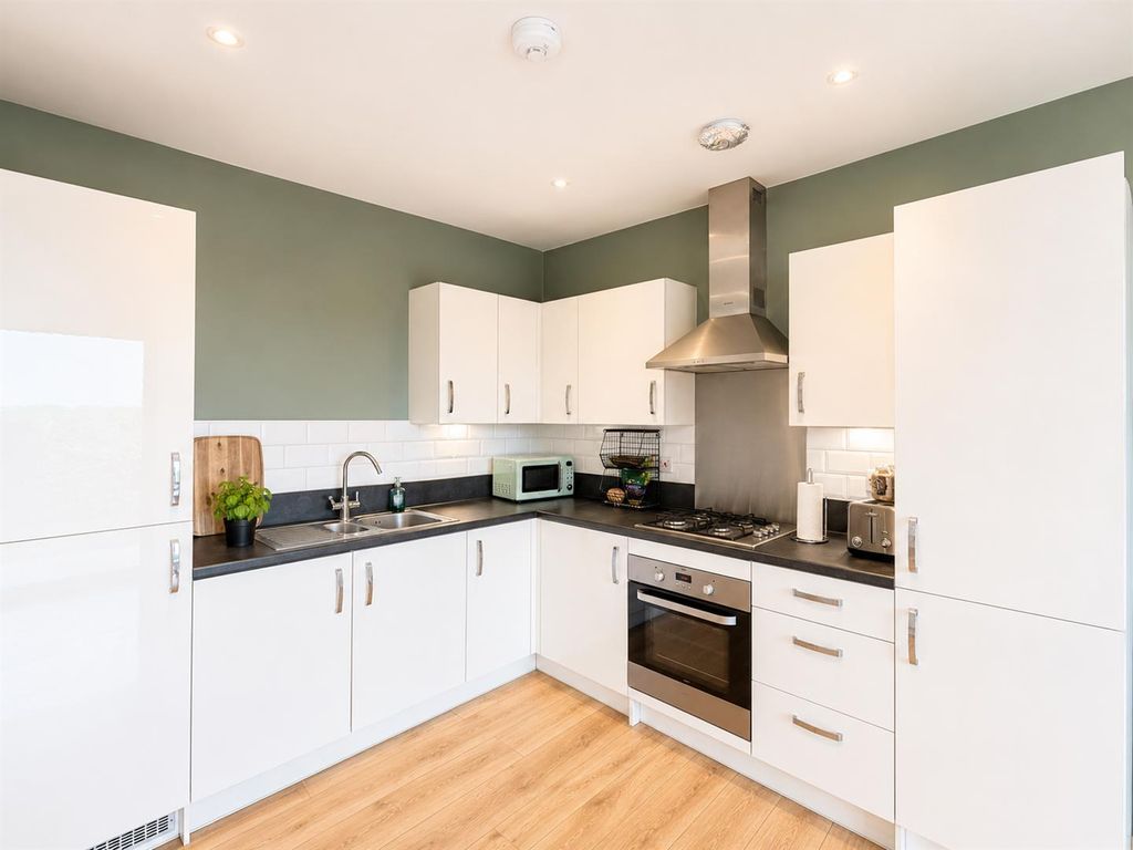 Property photo 1 of 11 Kitchen