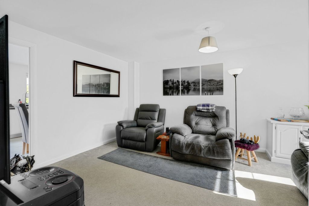 Property photo 2 of 22