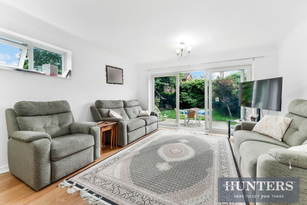 Property photo 1 of 12 Handside Close