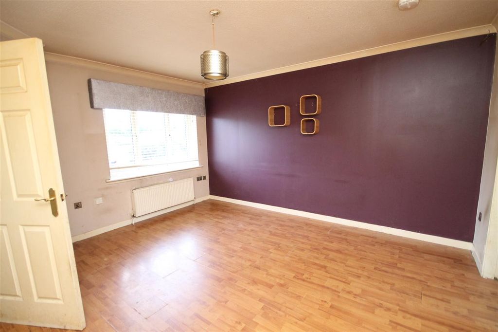 Property photo 2 of 13 Lounge