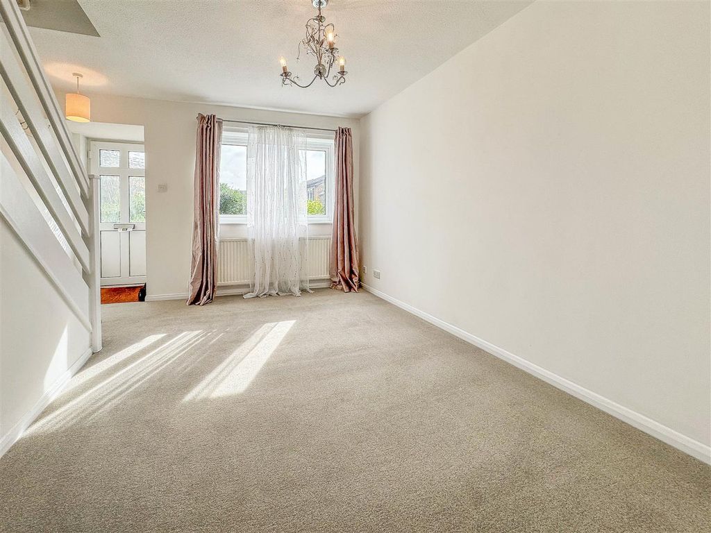 Property photo 2 of 11 E.Jpg