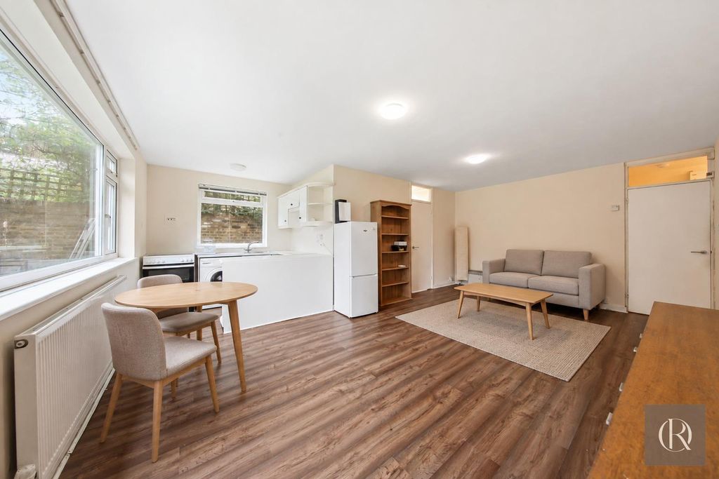 Property photo 2 of 13 Flat_2_Orchard_Court_Staged_01.Jpg