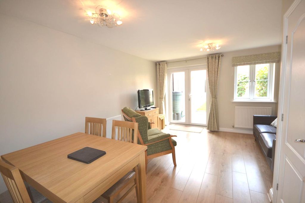 Property photo 3 of 8 Lounge/Diner