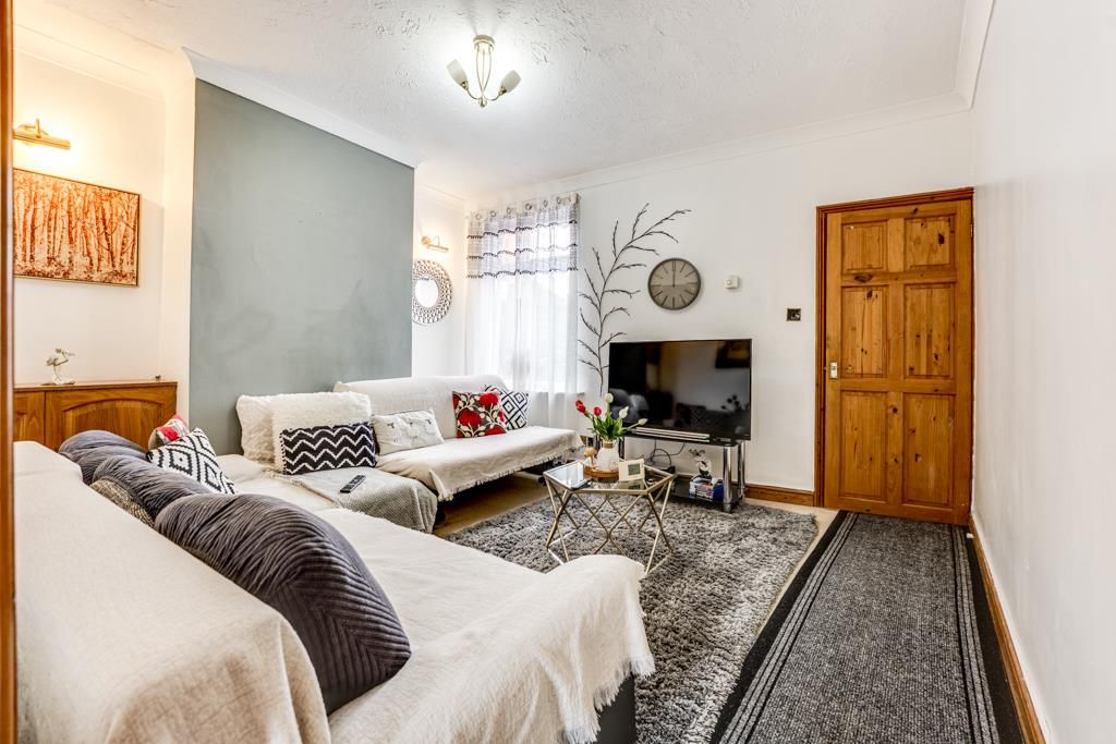 Property photo 3 of 19 20 Station Road, Burton Latimer-3.Jpg