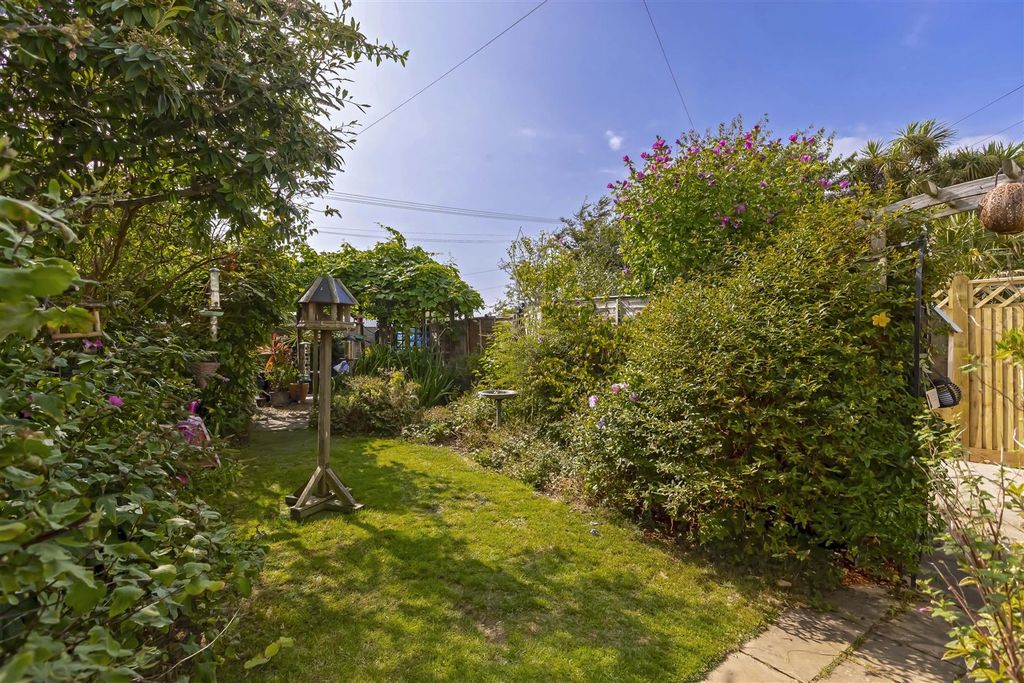 Property photo 3 of 23 Sunny Close_20.Jpg