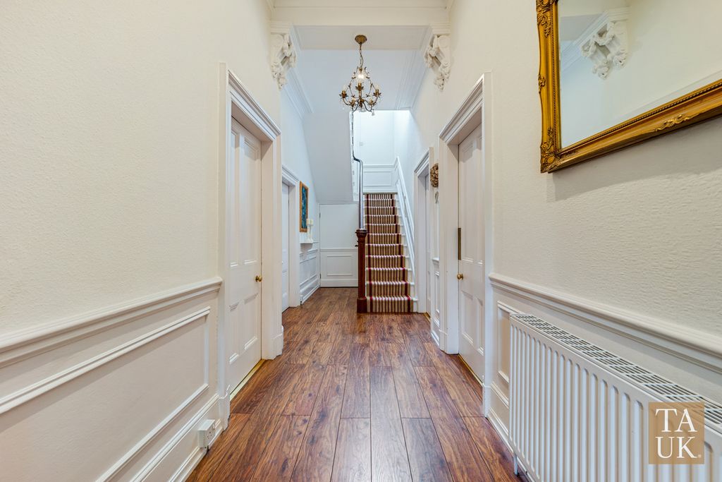Property photo 3 of 33