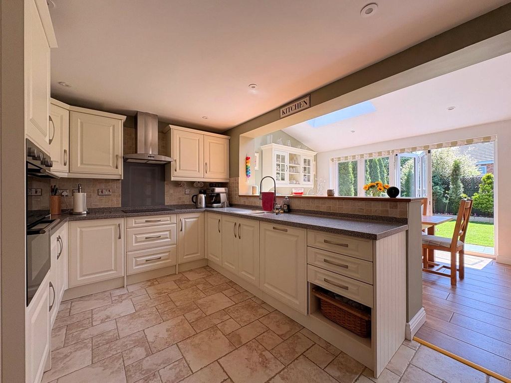 Property photo 3 of 33 Picture No. 08