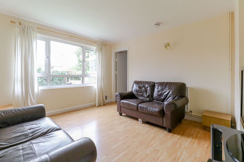 Property photo 2 of 10 26 Fd Lounge