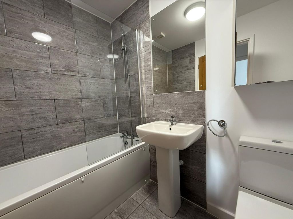 Property photo 2 of 4 Bathroom