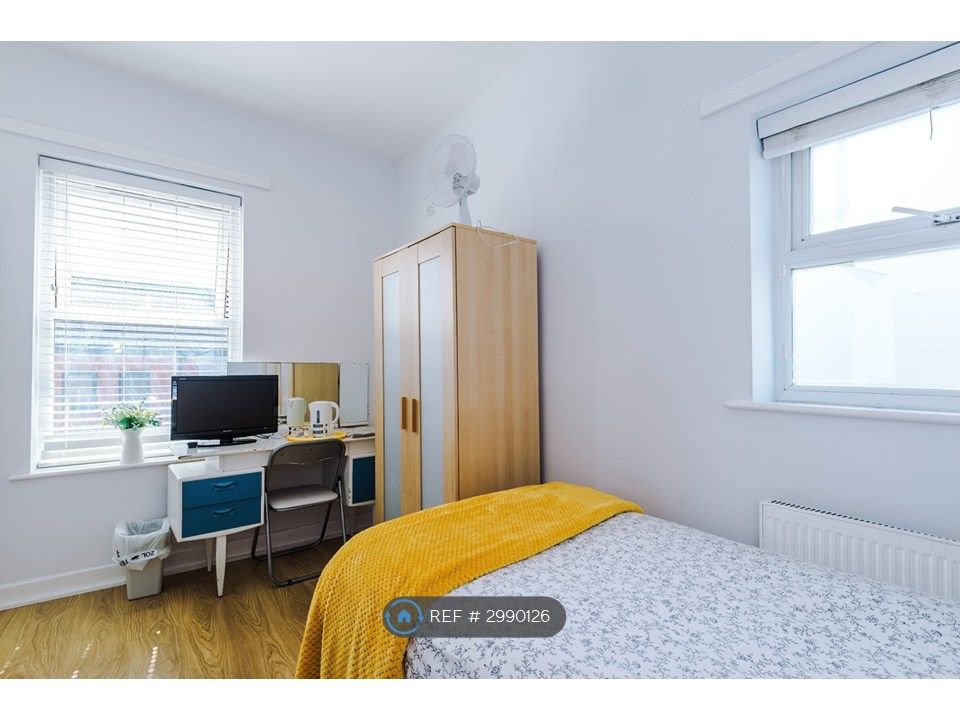 Property photo 2 of 20