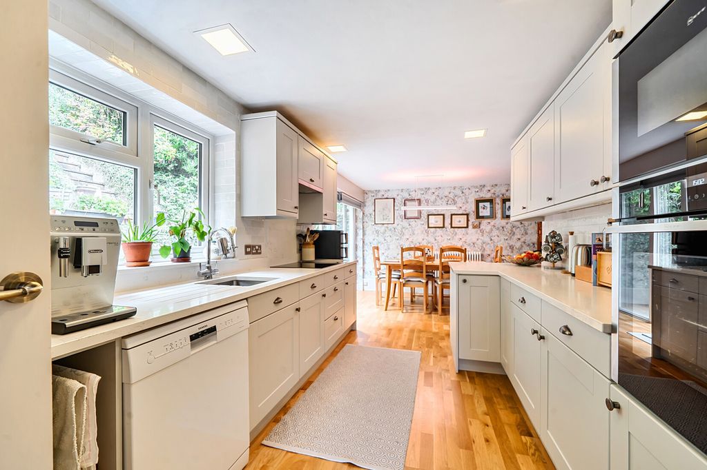 Property photo 3 of 20 Kitchen