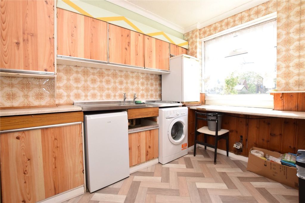 Property photo 2 of 16 Picture No. 11