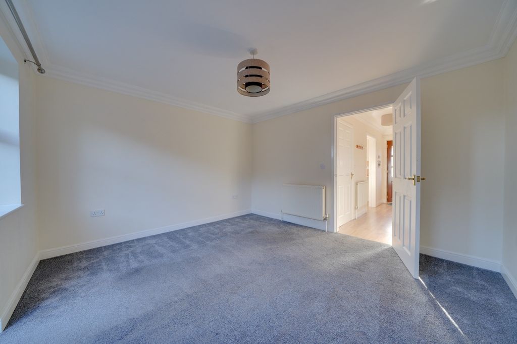 Property photo 3 of 9 2906404