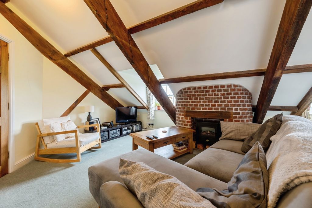Property photo 3 of 11 Pbox-Img.Jpg
