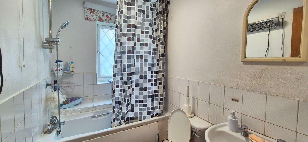 Property photo 3 of 4