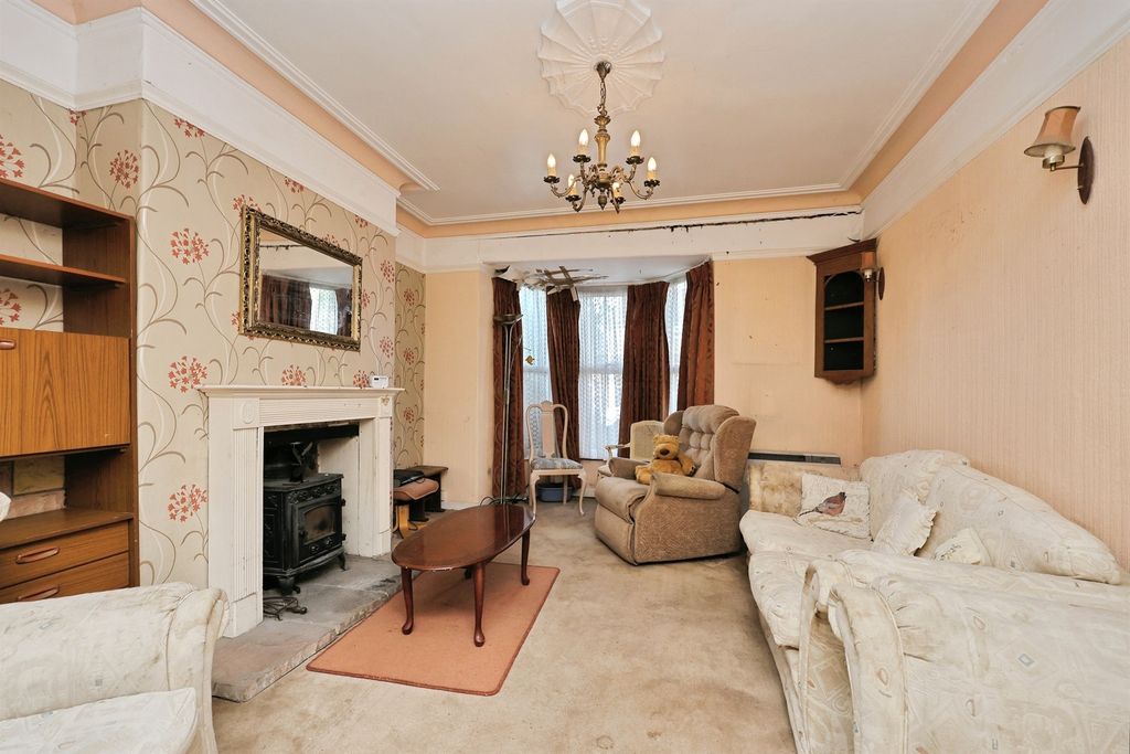 Property photo 2 of 23