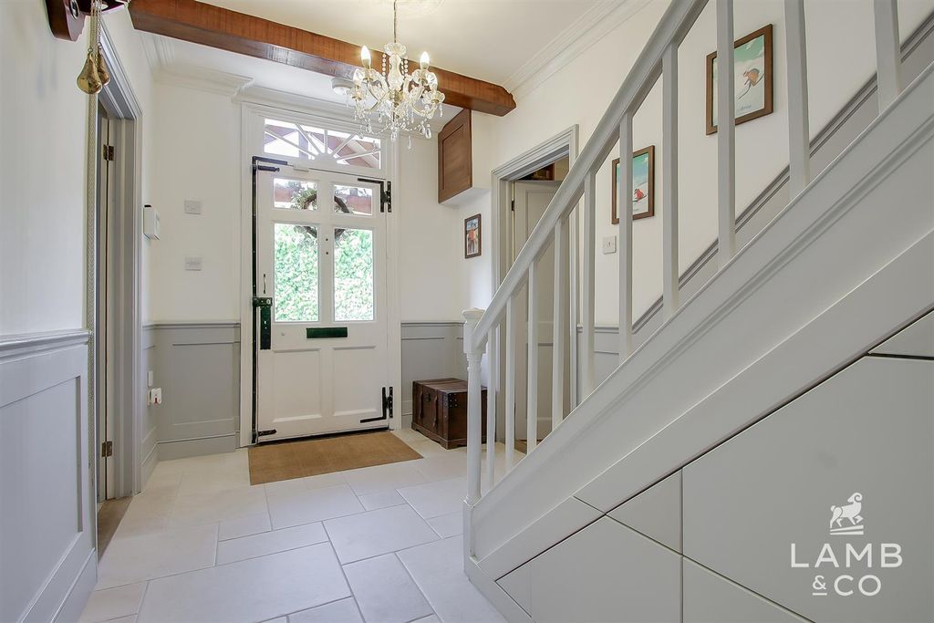 Property photo 3 of 42 Entrance Hall