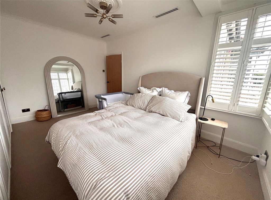 Property photo 3 of 16 Picture No. 10