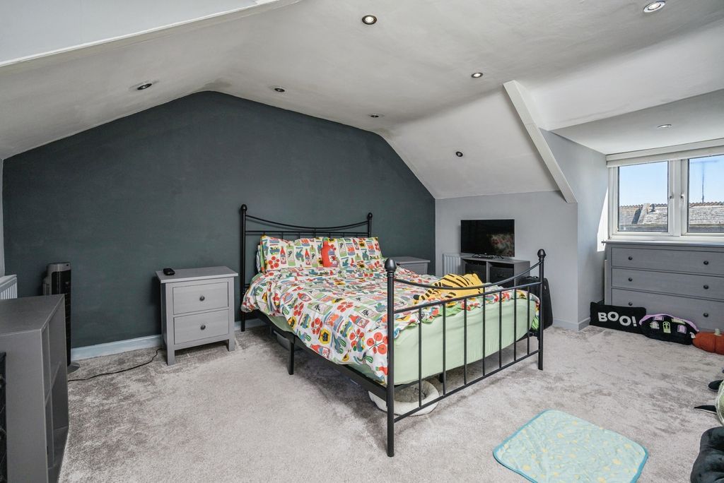 Property photo 3 of 15 Pbox-Img.Jpg