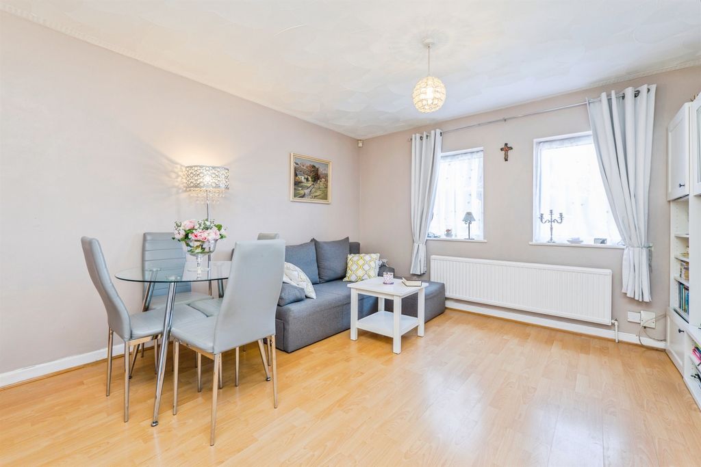 Property photo 3 of 11