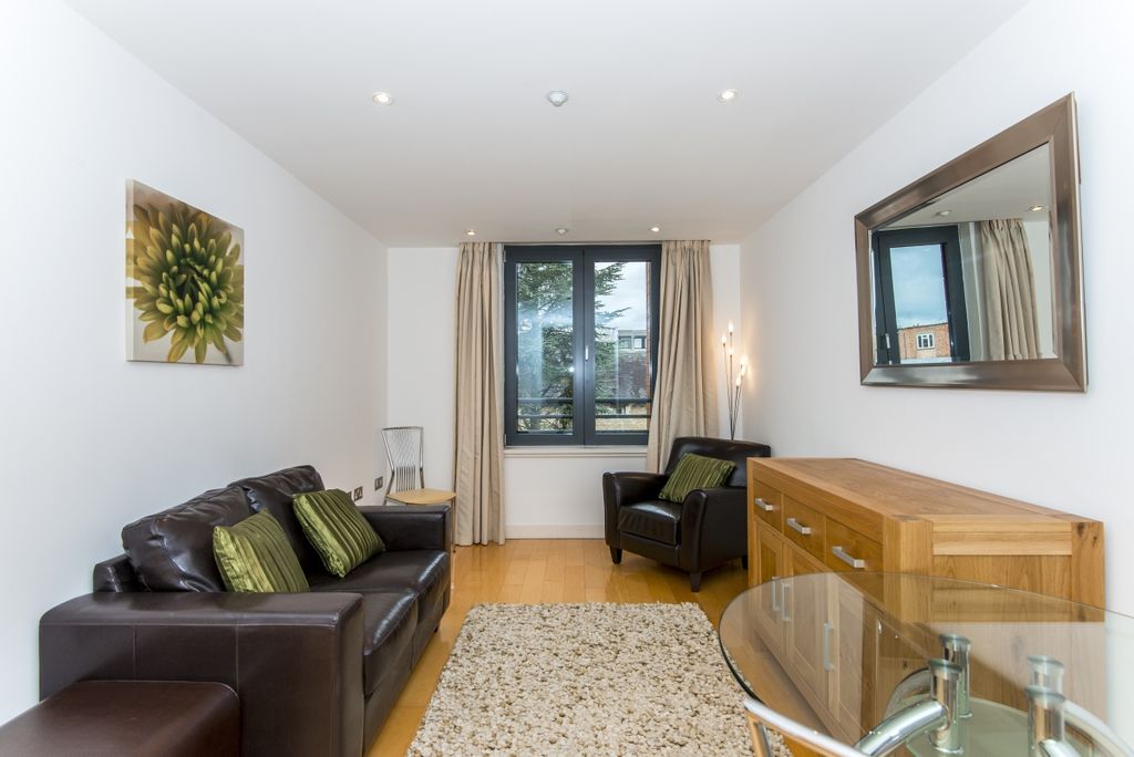 Property photo 2 of 6 Livingroom1