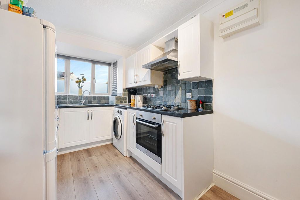 Property photo 3 of 19 25 Fossgill Avenue Hdr-16.Jpg