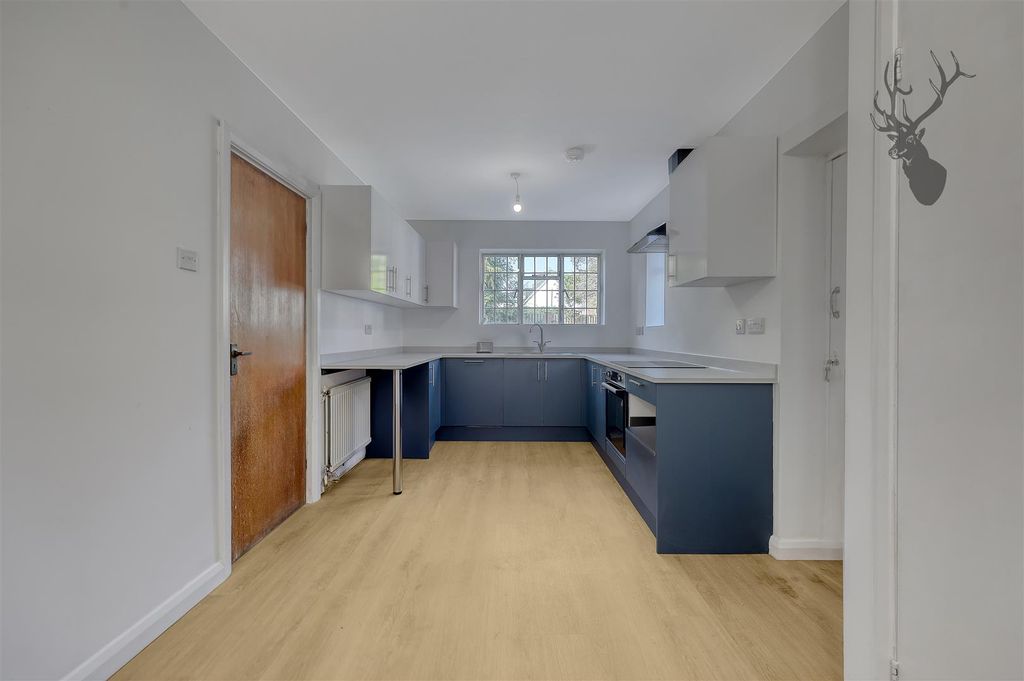 Property photo 3 of 35