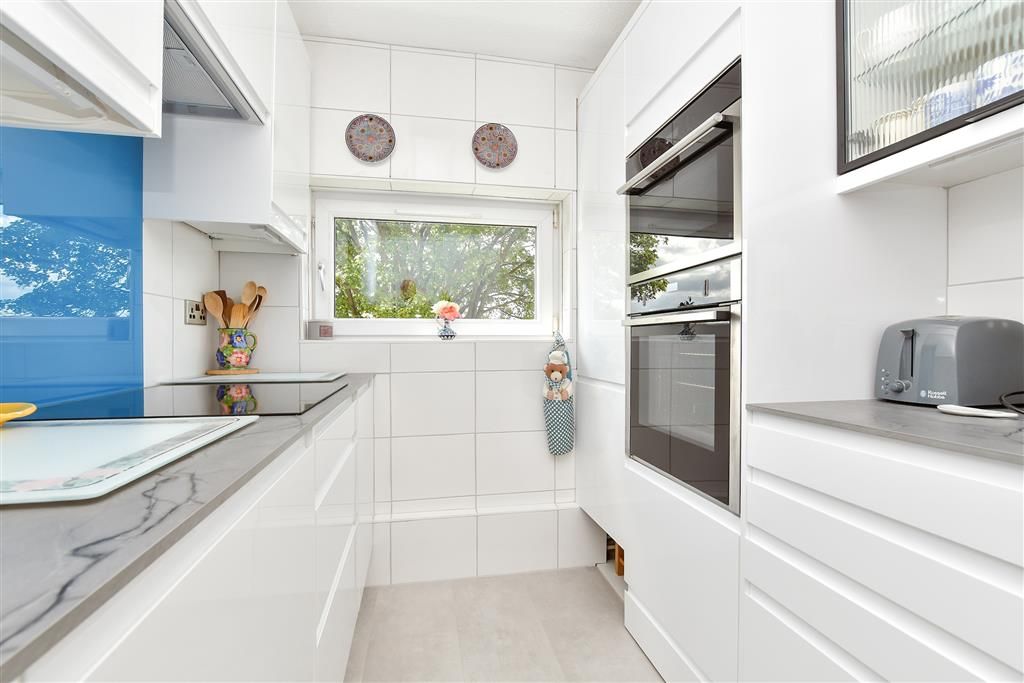 Property photo 3 of 12 Kitchen